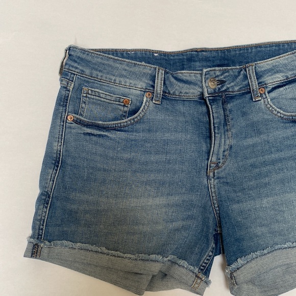 Relaxed Jean Shorts - Picture 2 of 4